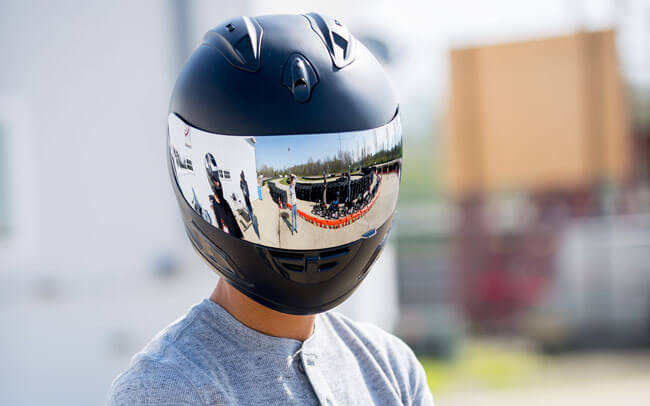 バイクのヘルメットの写真